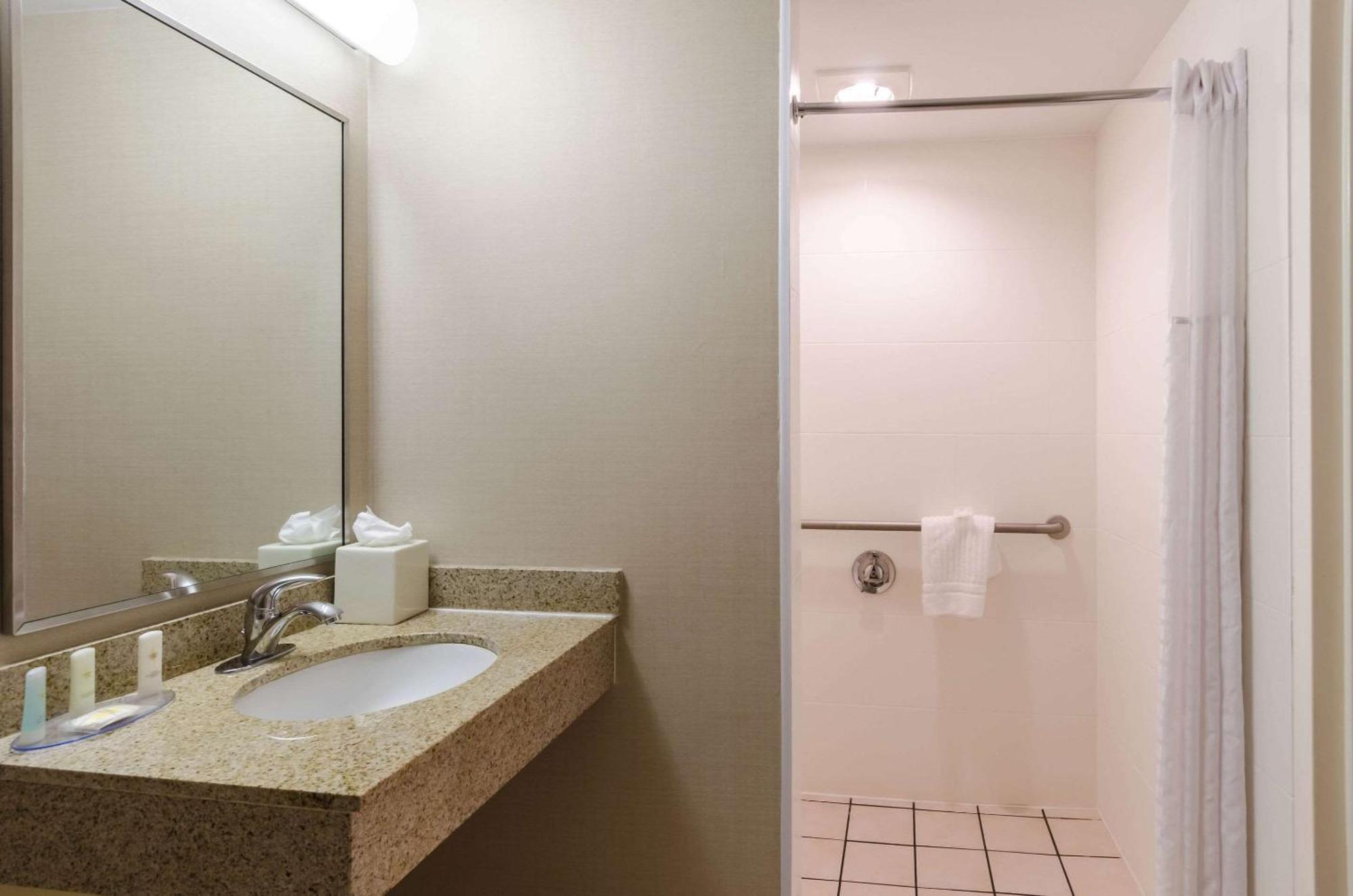 Comfort Inn Randolph-Boston Ngoại thất bức ảnh